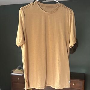 Vuori Men's Tech Medium Gold T-shirt